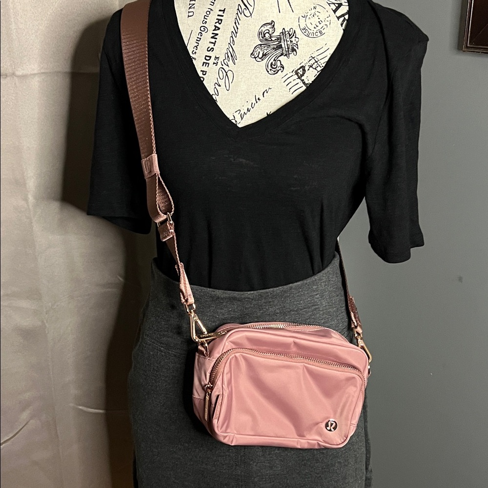 Lululemon Everywhere Crossbody Bag 2L